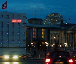 Die Lichtinstallation des spanischen Künstlers Chema Alvargonzales