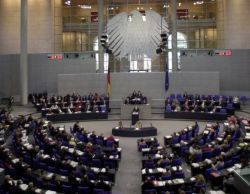 Bundeskanzler Gerhard Schröder bei einer Regierungserklärung