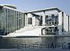 An der Spree-Uferpromenade soll ein öffentliches Bistro mit Blick auf das Reichstagsgebäude entstehen. Das Bistro ist auf drei Ebenen geplant. Auch die Plattform der Freitreppe wird Gastronomiebereich.