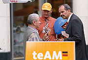 Der Abgeordnete Michael Luther beim Wahlkampf 2005 in Zwickau.