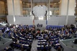 Foto: Blick auf Abgeordnete im Plenarsaal