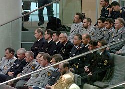 Archivbild: Bundeswehrsoldaten auf der Zuschauertribüne des Plenums