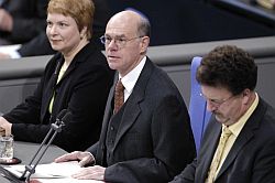 Bundestagspräsident Lammert mit den Schriftführern Cornelia Behm, li. B'90/Die Grünen und Hans-Joachim Fuchtel, CDU, re