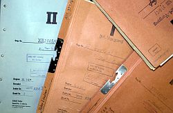 Drei Stasi-Akten in der Außenstelle der Bundesbeauftragen für Stasi-Unterlagen des Ministeriums für Staatsicherheit der DDR