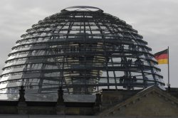 Blick auf die Kuppel des Reichstagsgebäudes