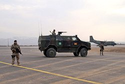 Bewachung der Landebahn in Afghanistan