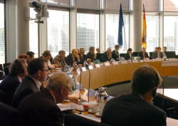 Finanzpolitiker tagen im Sitzungssaal des Paul-Löbe-Hauses