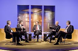 v.l. Jens Böhrnsen (SPD), Günther H.Oettinger (CDU), Moderator Sönke Petersen, Peter Struck (SPD) und Ernst Burgbacher (FDP)