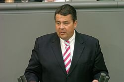 Bundesumweltminister Sigmar Gabriel (SPD) am Rednerpult