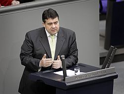 21.02.2008: Bundesminister Gabriel spricht zum Erneuerbare-Energien-Gesetz, Klick vergrößert Foto
