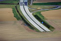 Blick auf das derzeitige Ende der Autobahn 72 zwischen Niederfrohna und Mühlau in Bayern, Klick vergrößert Foto