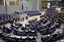 Vor der Plenarsitzung gedachte der Bundestag der ehemaligen Bundestagspräsidentin Renger, Klick vergrößert Bild