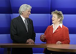 Mechthild Rawert (SPD), rechts, und Konrad Schily (FDP), am 11.04.2008 im Studio des Parlamentsfernsehens, Klick vergrößert Bild