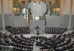 10.04.2008: Gedenkveranstaltung im Deutschen Bundestag, Klick vergrößert Bild