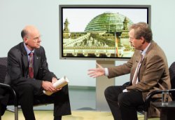 Im Gespräch: Bundestagspräsident Dr. Norbert Lammert und Moderator Sönke Petersen im Fernsehstudio des Deutschen Bundestages