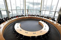 Blick in den Sitzungssaal des Europaausschusses