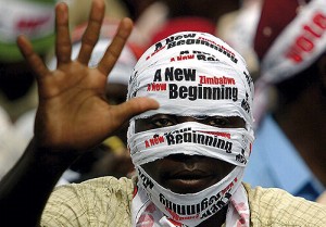 Afrikaner mit bandagierten Kopf