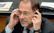 Künftig mehr Anrufe aus aller Welt? Der EU-Außenbeauftragte Javier Solana könnte EU-Außenminister werden, wenn der Verfassungsvertrag in Kraft tritt.
