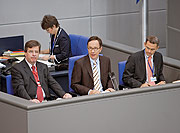 Matthias Wissmann (Mitte), langjähriger Europaausschussvorsitzender, als COSAC-Präsident bei der Sitzungsleitung.