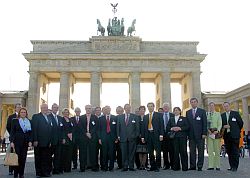 Teilnehmer vor dem Brandenburger Tor