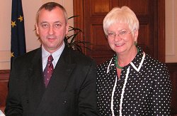 Bundestagsvizepräsidentin Gerda Hasselfedt (rechts) mit dem Präsidenten der bulgarischen Volksversammlung Georgi Pirinski (links)