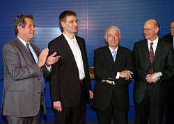 von links: Jean-Louis Debré, Preisträger Martin Schieder und Denis Goeldel, Dr. Norbert Lammert