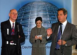 Bundestagspräsident Dr. Norbert Lammert (li.) und sein französischer Amtskollege, Jean-Louis Debré, (re.), Präsident der Assemblée nationale