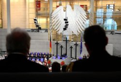 Blick in den Plenarsaal beim Volkstrauertag 2005