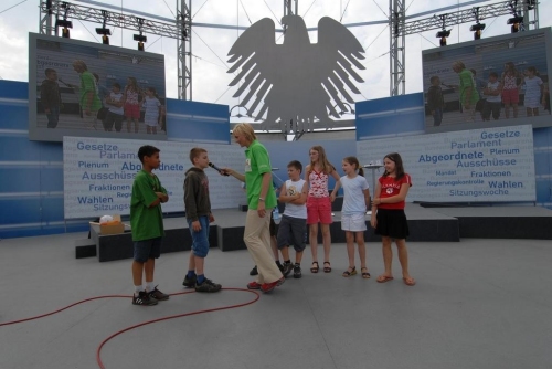 Heike Drechsler interviewt einen Schüler