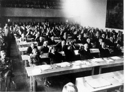 Konstituierende Sitzung des Parlamentarischen Rates am 1. September 1948.