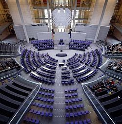 Blick in das leere Plenum