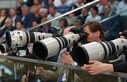 Pressetribüne im Plenarsaal - Fotografen mit großen Teleobjektiven