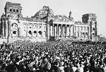 Kundgebung auf dem Platz der Republik vor dem Reichstagsgebäude am 9. September 1948.