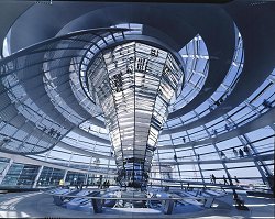 Reichstagskuppel von innen mit Lichtumlenkelement