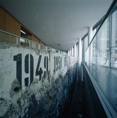 Reste der Berliner Mauer als Teil des Mauermahnmals im Parlamentsviertel