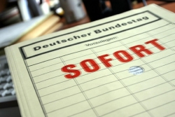 Foto: Umlaufmappe des Deutschen Budnestags mit dem Aufdruck "Sofort"