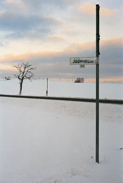 Susan Hiller: "Jüdenhain". Aus:The J. Street Project, Klick vergrößert Bild