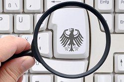 Computertastatur mit Bundesadler, Klick vergrößert Bild