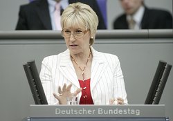 Vizepräsidentin der Europäischen Kommission, Margot Wallström, hinter dem Rednerpult