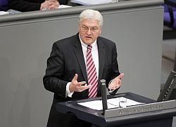 Bundesaußenminister Steinmeier spricht am 13.03.2008 zum Lissabon-Vertrag, Klick vergrößert Bild