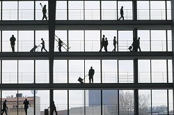 Mitarbeiter der Verwaltung im Gegenlicht, Marie-Elisabeth-Lüders-Haus