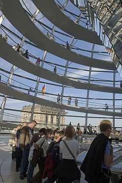 Aufstieg zur Aussichtsplattform auf Rampen