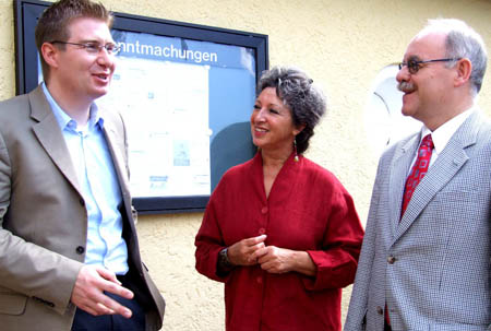 „Grömbach - klein, aber fein“: Antrittsbesuch der SPD-Bundestagsabgeordneten Renate Gradistanac bei dem seit einem Jahr amtierenden Bürgermeister Peter Seithel; rechts der SPD-Kreisvorsitzende Gerhard Gaiser. Foto: SPD