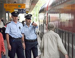 Bundespolizei patrouilliert am Bahnhof