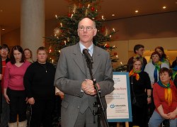 Bundestagspräsident Lammert mit Kindern von Lebenshilfe e.V.