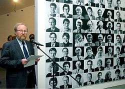 Wolfgang Thierse eröffnet die Ausstellung