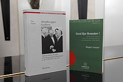 "Atlantiker gegen Gaullisten. Außenpolitischer Konflikt und innerparteilicher Machtkampf in der CDU/CSU 1958-1969" von Dr. Tim Geiger und "Good Bye Honecker!? von Magali Gravier, Klick vergrößert Bild