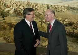 Sejmmarschall Bronislaw Komorowski (links) und Bundestagspräsident Lammert