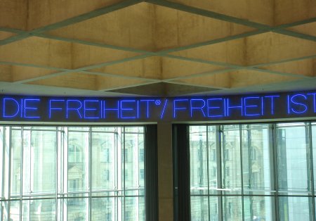 Kunstinstallation in der Bundestagsbibliothek: Die Freiheit ...
