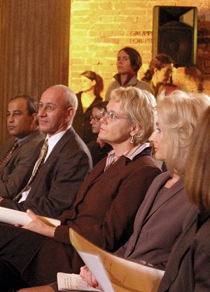 von rechts nach links: Dr. Astrid E. Wokalek, Bundeszentrale für politische Bildung, Dr. h.c. Susanne Kastner, Bundestagsvizepräsidentin, Alex G. Ehlson, International Relations Director Europe, Mohammed Darawshe, Sprecher von Givat Haviva 